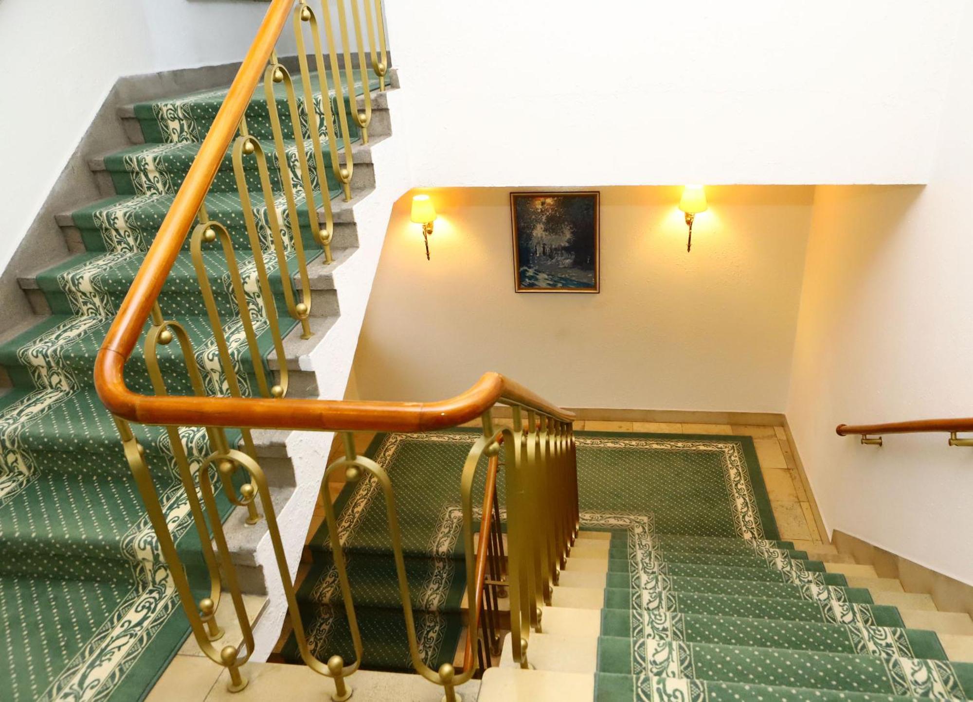 City Hotel Дельменхорст Экстерьер фото